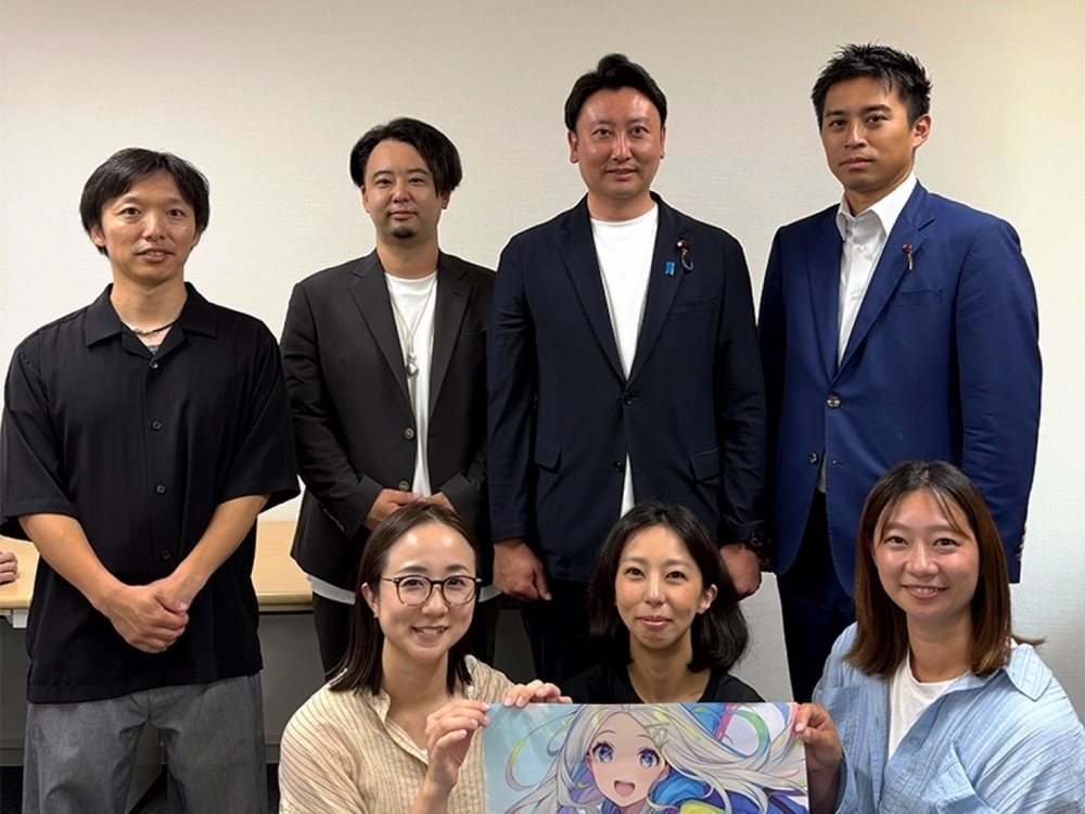 カナエルを訪れた国会議員の方々と、スタッフの集合写真